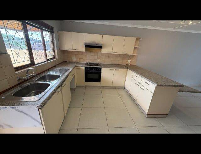 3 BEDROOM TOWNHOUSE FOR SALE IN ESCOMBE